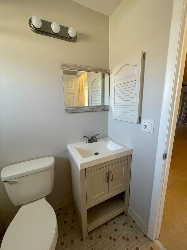 Building Photo - 3 Bedroom Pool Home Available in Palm Bay