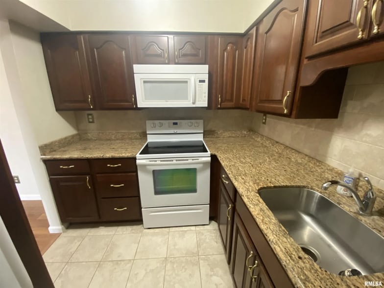 Building Photo - 7127 N Terra Vista Dr