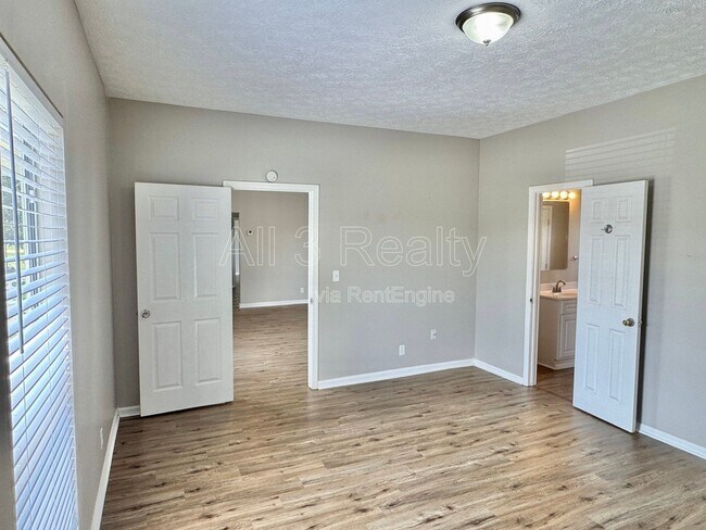 Building Photo - 1520 Hogan Rd