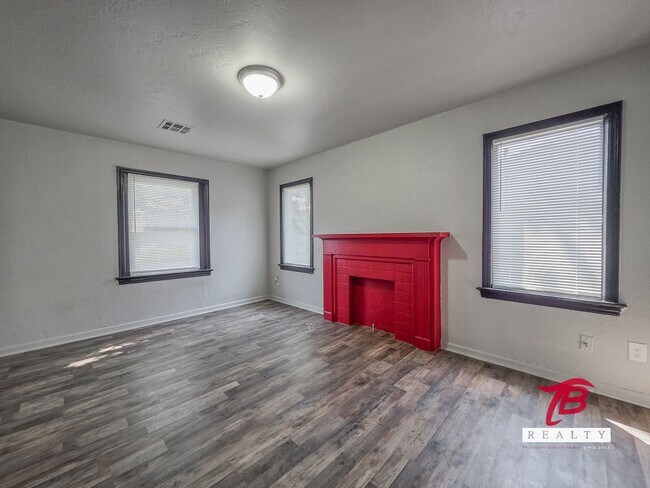 Building Photo - ozy 2-Bedroom Home in NE OKC – Affordable ...