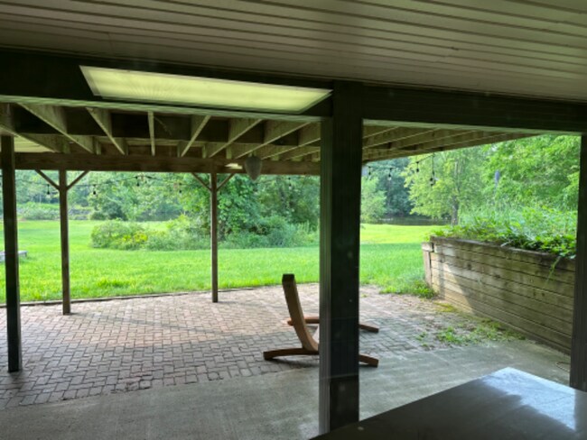Building Photo - 10091 Barnes Rd