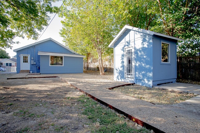 Building Photo - 2855 Sharon St
