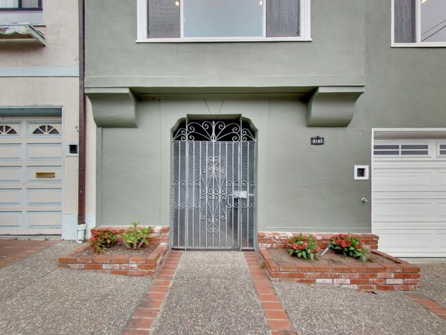 Building Photo - 2167 40th Ave