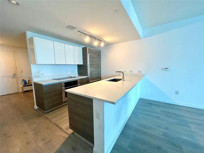 Building Photo - 1100 S Miami Ave