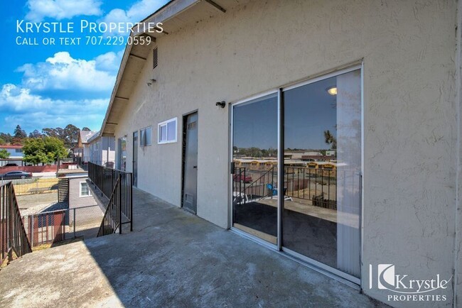 Building Photo - Upper level two bedroom apartment in Vallejo