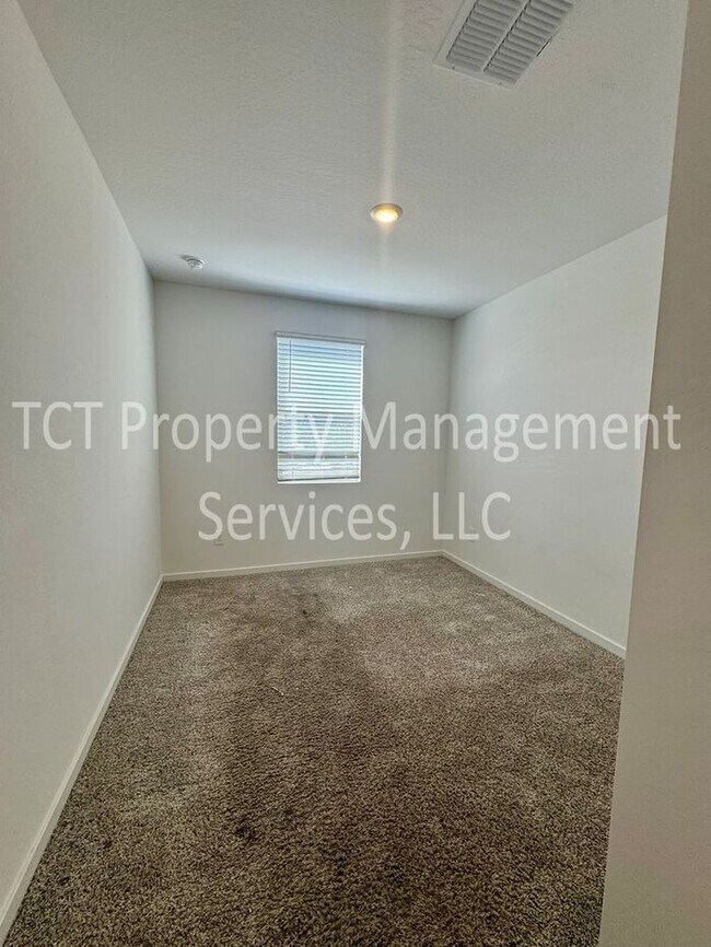 Building Photo - Beautiful Upgraded home in San Tan Groves