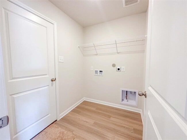 Building Photo - 16322 Sweet Grv Dr