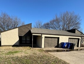 Building Photo - Gorgeous 3 bedroom 2 bathroom home
