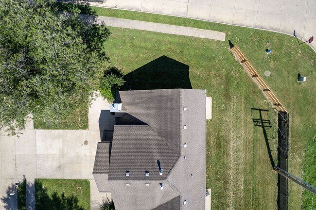 Building Photo - 4302-4304-4304 Cheryl Ct