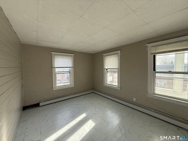 Building Photo - 154 Daly Ave