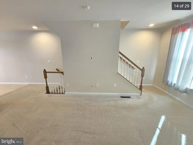 Building Photo - 3 Bedroom Beauty