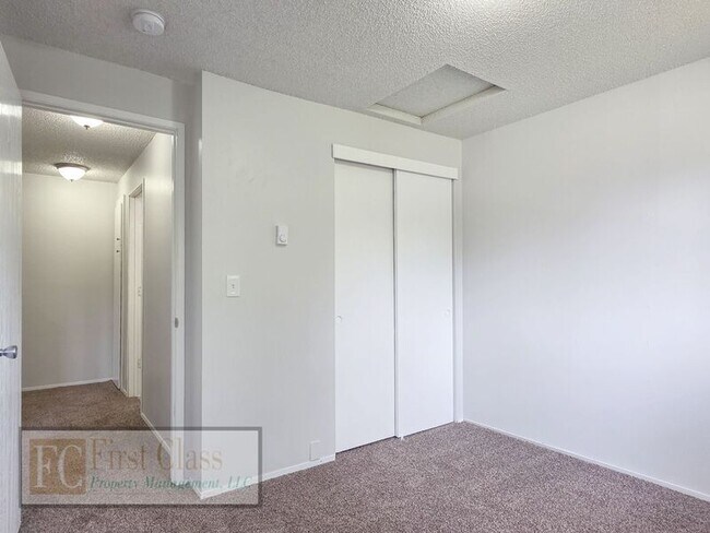 Building Photo - 1348 NE 186th Ave