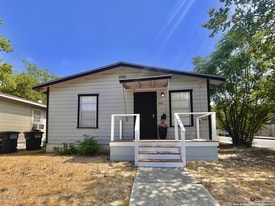 Building Photo - 902 Potomac