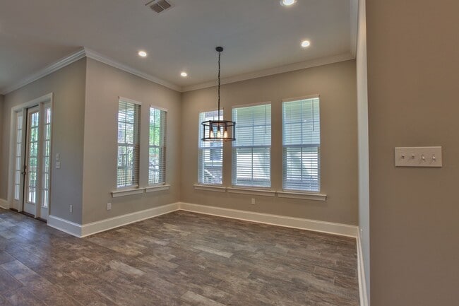 Building Photo - Unbelievable 3 Bedroom 3 Bathroom Upscale Town Home