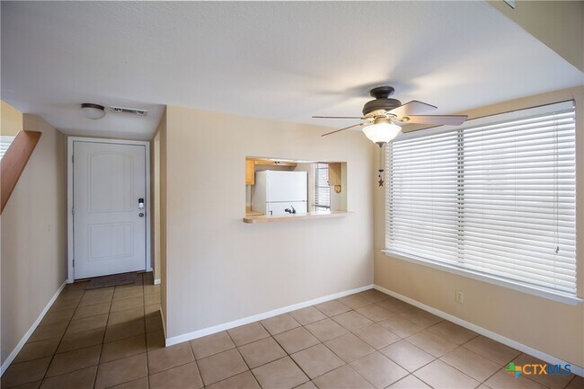 Building Photo - 1101 Parkview Dr