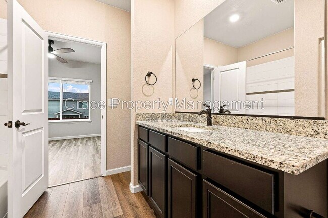 Building Photo - 8883 Ventura Ct