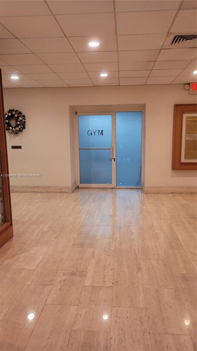 Building Photo - 2899 Collins Ave