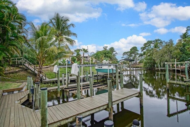 Building Photo - 1232 SW Knollwood Dr