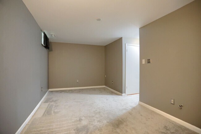 Building Photo - 618 Milford Ct
