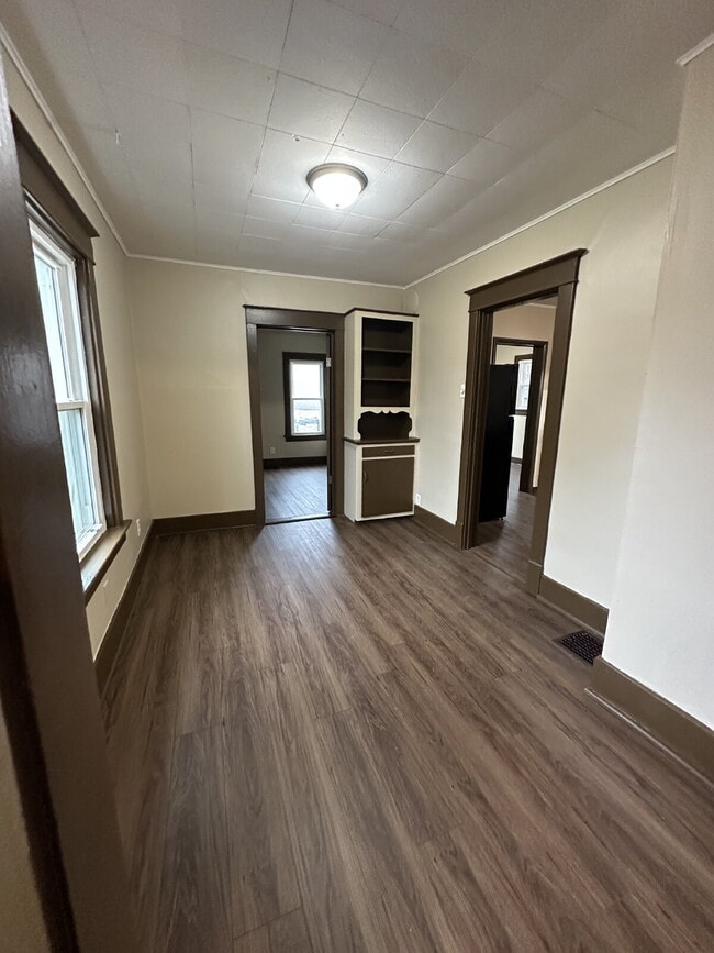 Building Photo - 108 W Holmes St