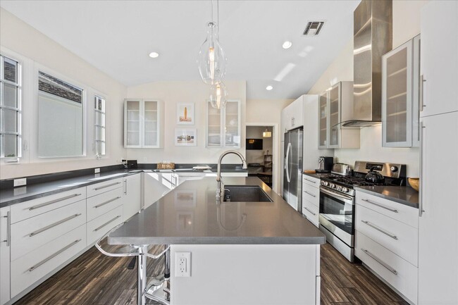 Building Photo - 2466 Muir Cir