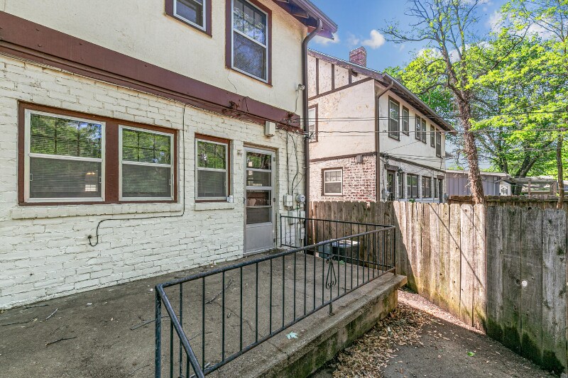 Building Photo - 213 S Belmont St