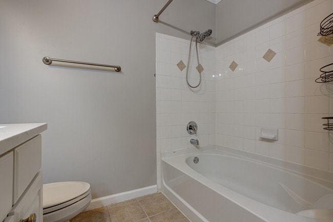 Bathroom 2/Guest bath - 1850 Cotillion Dr