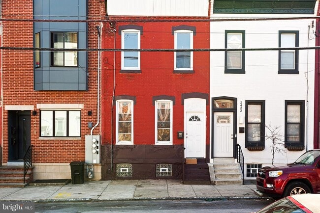 Building Photo - 2420 W Jefferson St