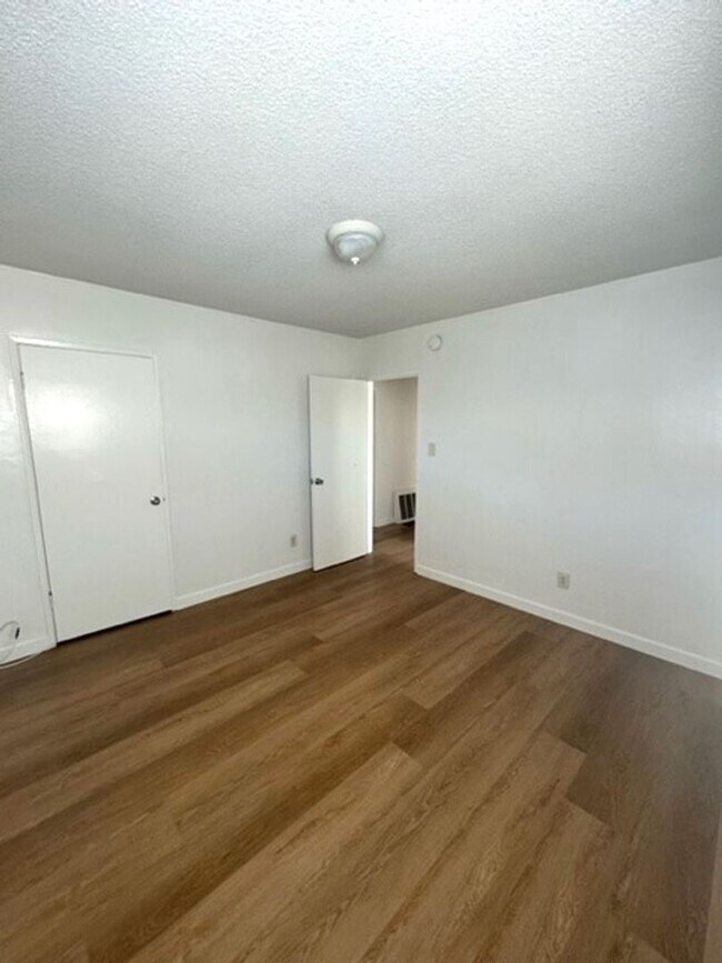 Building Photo - 468