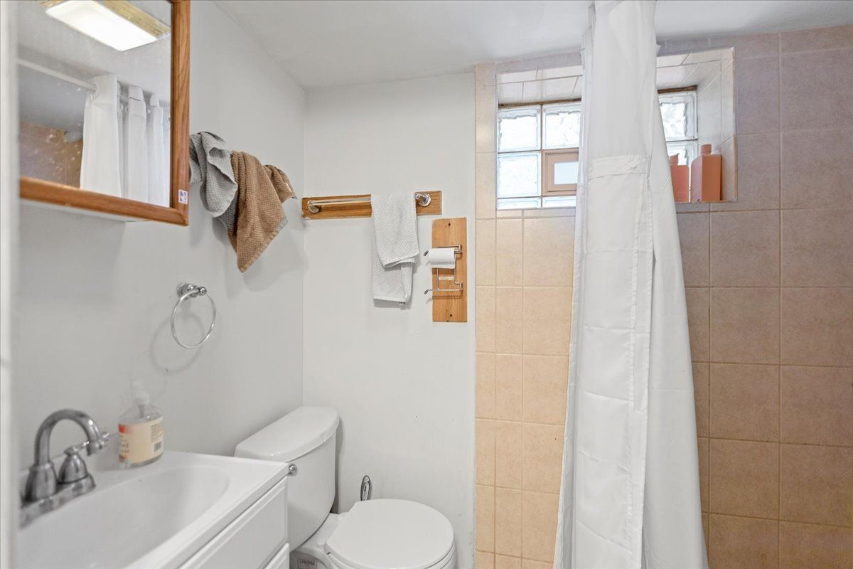 Building Photo - 1117 Foster St