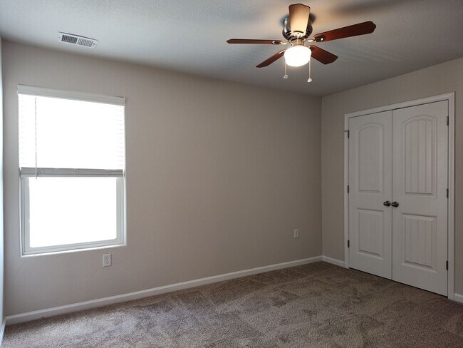 Building Photo - Beautiful, ready to move in home in Creedm...