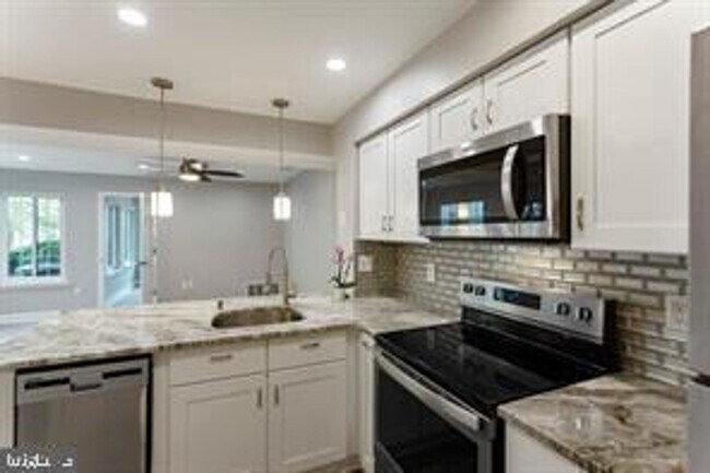 Building Photo - 1611-A Carriage House Terrace