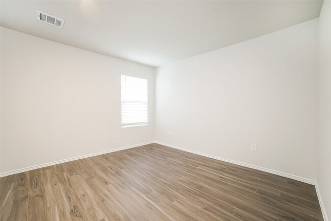 Building Photo - 1217 Narrow Hts Dr