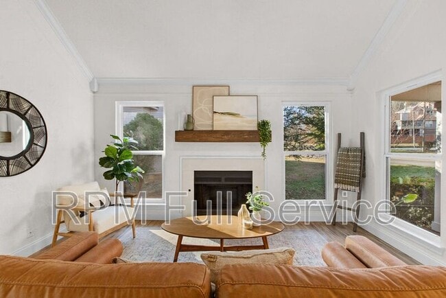 Building Photo - 4745 Aaron Dr