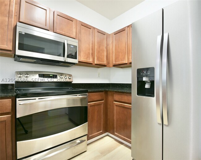 Building Photo - 10870 NW 88th St