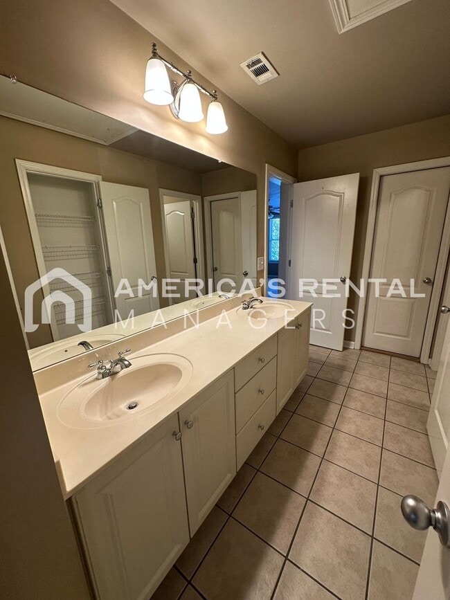 Building Photo - Beautiful Home for Rent in Birmingham, AL!!!! Available to View Now!!!