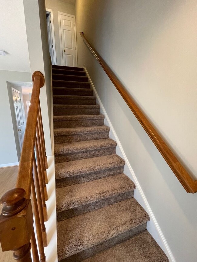 Building Photo - Fresh Two Bedroom Townhouse