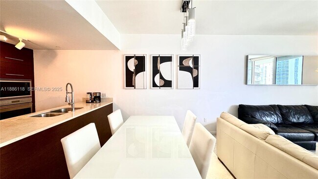 Building Photo - 475 Brickell Ave