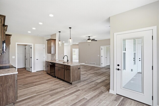 Building Photo - 1044 Stonehaven Dr