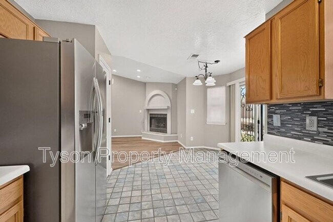 Building Photo - 1409 Stoneway Dr NW