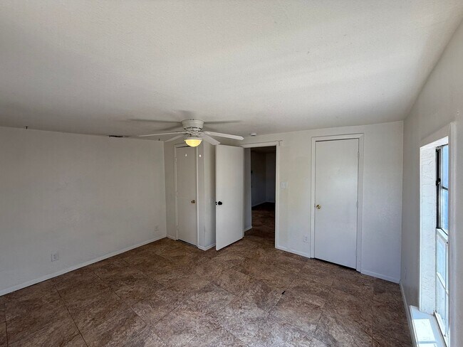 Building Photo - CUTE 2 bedroom, 1.5 bath home AVAILABLE NOW!