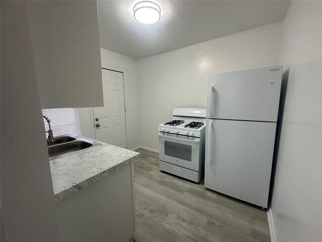 Building Photo - 515 Margil St