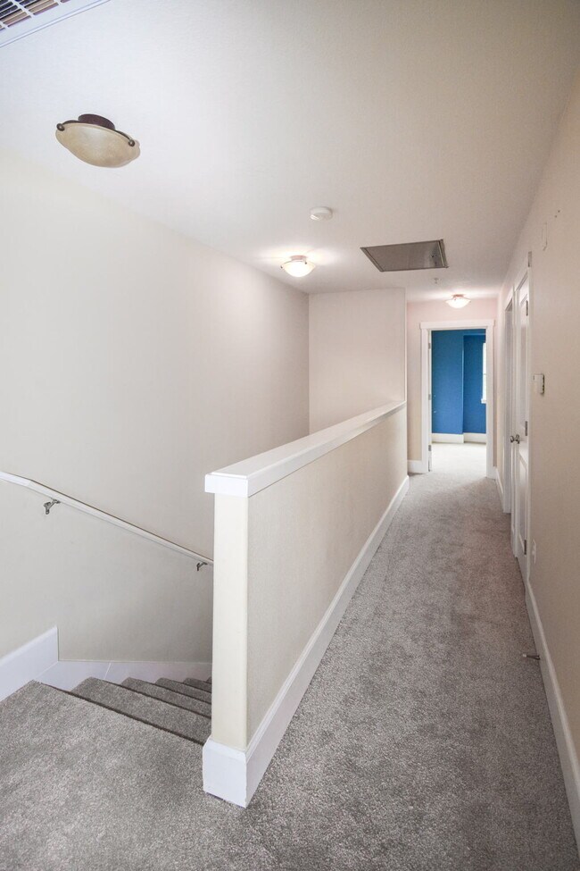 Building Photo - 18465 SW Stepping Stone Dr