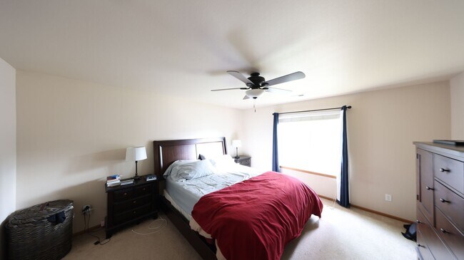 Building Photo - 5 Bed 2.5 Bath - Group - Dog Friendly - Fu...