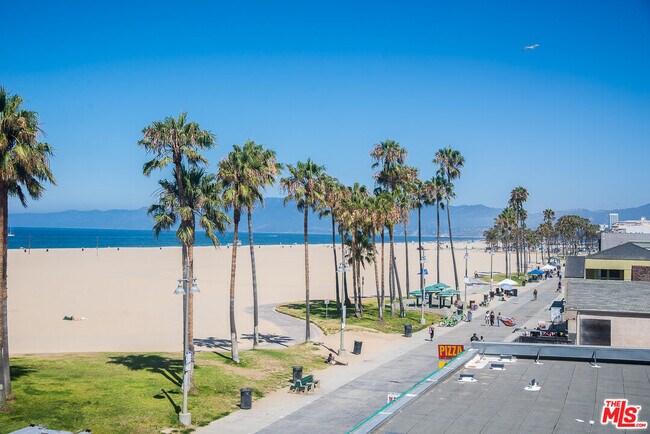 Building Photo - 8 Brooks Ave