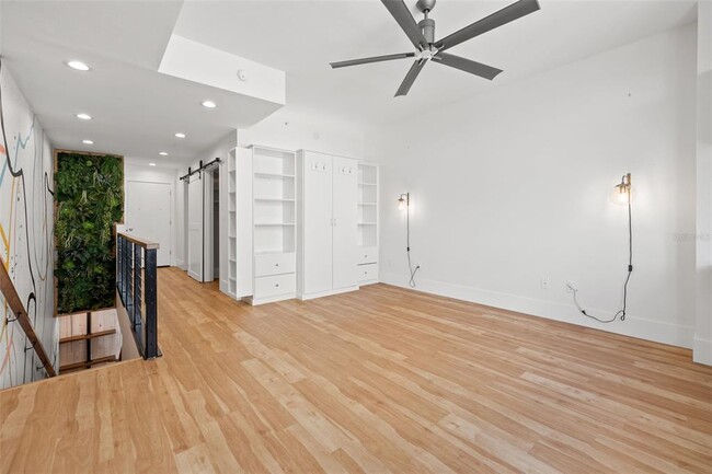 Building Photo - 1208 E Kennedy Blvd