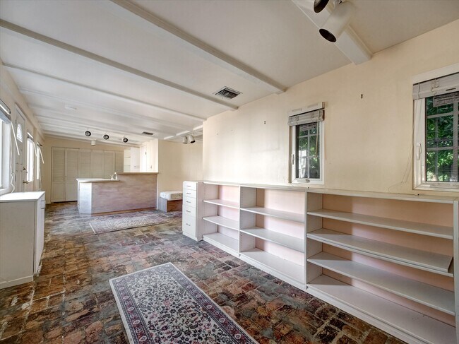 Building Photo - 328 21st Pl