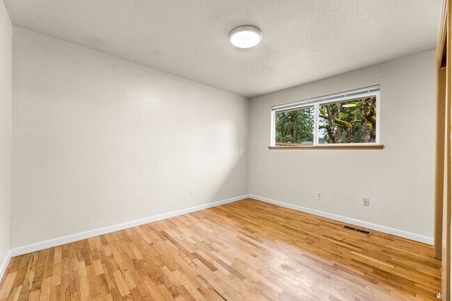 Building Photo - Lakewood Rambler