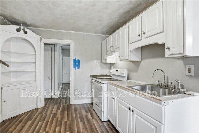 Building Photo - 834 W Washington St