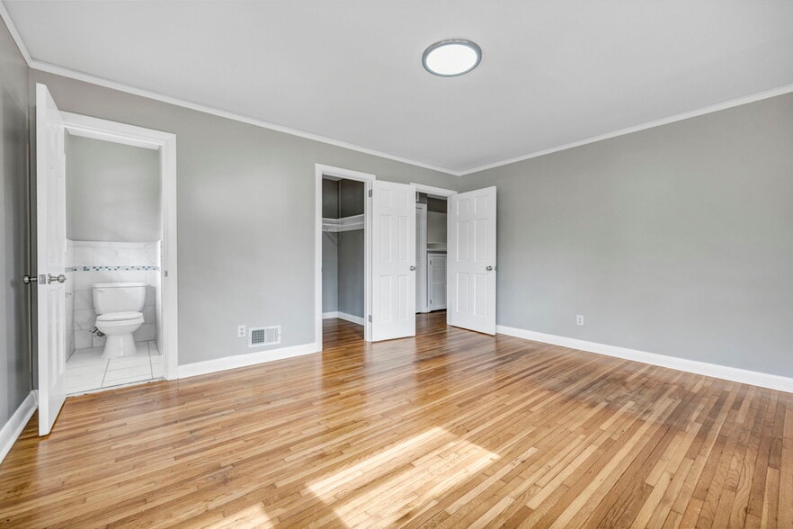 Building Photo - 842 Delverton Rd